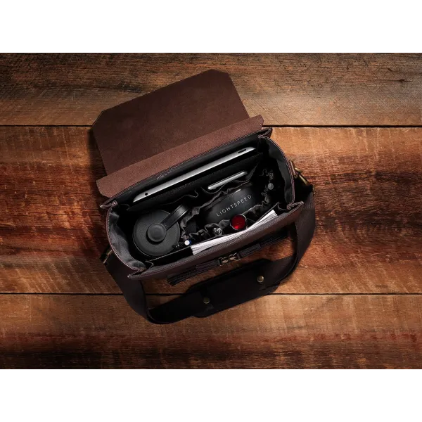 The DeLaurentis Adventure Flight Bag for airplane pilots | BAYO