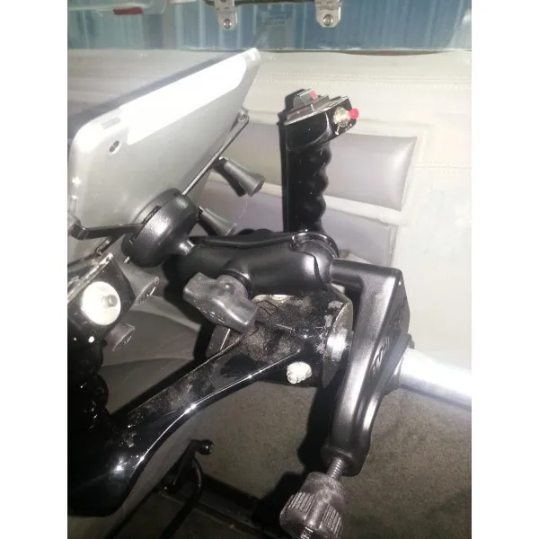 Universal X-Grip® UN7 mount for 7/8" tablets with yoke base for airplane pilots | BAYO