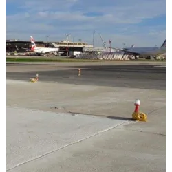 Low Intensity Portable Beacon Lédéo for airplane pilots | BAYO