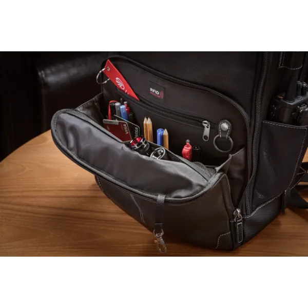 Duke flight bag for airplane pilots | BAYO