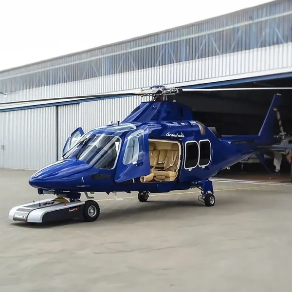 TowFLEXX TF3 remorquant un hélicoptère