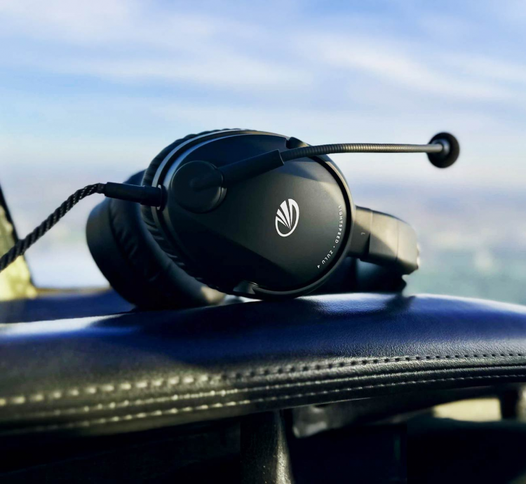 Le Zulu 4 de Lightspeed Aviation : le casque ANR qui redéfinit l’aviation