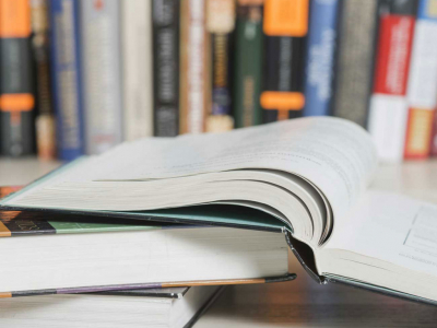 Bibliothèque de l’élève-pilote : un choix de livres et manuels